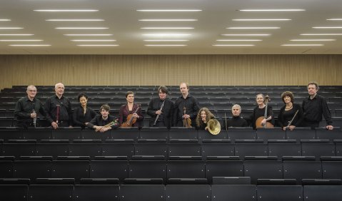 Du sollst klar sein, du sollst griffig sein: Das Ensemble Aventure im mit kritischer Masse angereicherten Zwischenraum. Foto: Marc Doradzillo