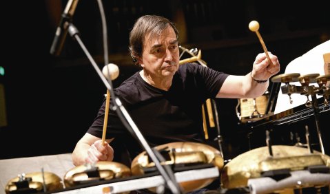 Herbst 2015: Pierre-Laurent  Aimard spielt Karlheinz Stock- hausens „Kontakte“ für elektronische Klänge, Klavier und Schlagzeug beim Stockhausen-Festival der Konzertreihe musica viva in München. Foto: Astrid Ackermann