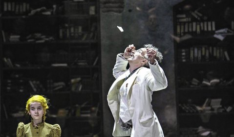 Dietrich Henschel in der Titelpartie von Peter Ruzickas „Benjamin“ an der Hamburgischen Staatsoper. Foto: Bernd Uhlig