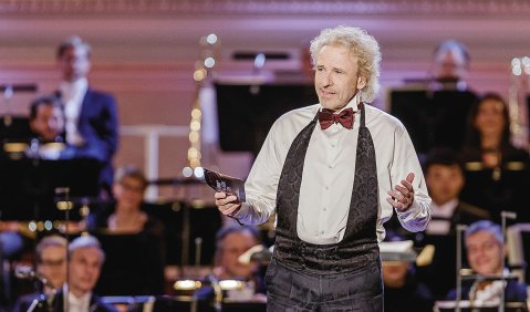 „Klassikexperte“ Thomas Gottschalk setzte sich und die Musik in Szene.  Foto: Opus Klassik