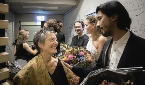 Maria João Pires im Kreis ihrer Zöglinge. Foto: Thomas Entzeroth