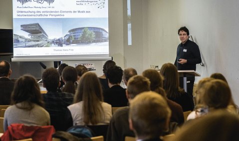 Musik als soziale Technologie: Tom Fritz bei seinem Vortrag in Cottbus. Foto: BTU-CS, Multimediazentrum