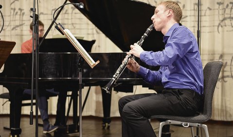 Albrecht Scharnweber vom Ensemble „El Perro Andaluz“ bei der Eröffnungsveranstaltung. Foto: SLUB Dresden/Annemarie Grohmann
