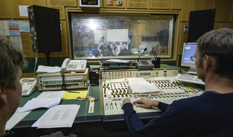 Musikjournalismus trimedial heißt medienübergreifende Berichterstattung im Hörfunk, Fernsehen und Online-Bereich. Foto: Martin Hufner