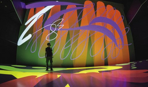 Workshop zur App „Tagtool“ im „Deep Space 8K“ des Ars Electronica Centers Linz (siehe auch das Editorial auf Seite 1). Foto: Juan Martin Koch