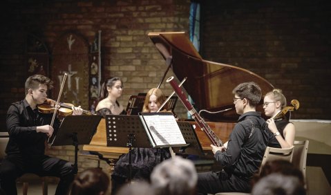 Das Ensemble „Devienne+“ beim Konzert des Kammermusikzentrums NRW am 17. März in Köln. Foto Tobias Fassbinder, Studio 157