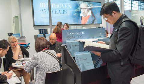 Ein Vorhalt auf das Jubiläumsjahr 2020: Ludwig van Beethoven im Urtext.  Foto: Messe Frankfurt/Petra Welzel