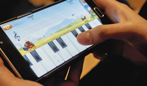 Musiktheorie-Training auf dem Smartphone, hier mit der App NoteWorks. Foto: Juan Martin Koch
