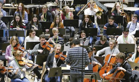 Mittendrin im GEMEINSCHAFTserlebnis Orchester – die Teilnehmer des Jeunesses-Orchester-Camps. Foto: Theresa Awiszus