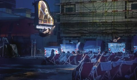 Alain Roche kopfunter über der Baustelle des Münchener Konzerthauses im Werksviertel: Foto: Susanne van Loon