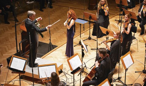 Mira Foron spielte am 25. Oktober 2020 im Jubiläumskonzert des Landesjugendorchesters NRW in der Historischen Stadthalle Wuppertal Beethovens Violinkonzert mit Kadenzen von Fazil Say. Foto: Stefan Müller