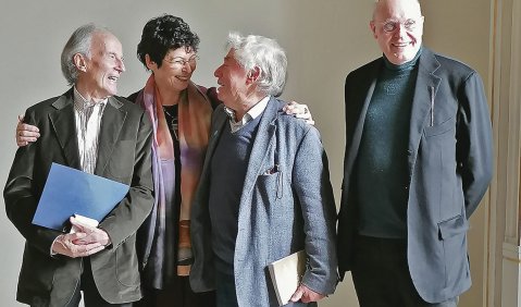 Unser Bild zeigt (v.li.) die Preisträger Lothar Zagrosek, Lotte Thaler und ihre Laudatoren Gerhard R. Koch und Peter Hagmann. Foto: DKV