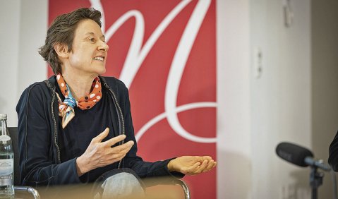 Isabel Mundry, Komponistin, Hochschulprofessorin und prägende Figur in der Welt der neuen Musik, kuratierte acht Programme für das Mozartfest und war zudem als Dozentin beim Mozartlabor zu Gast. Foto: Dita Vollmond