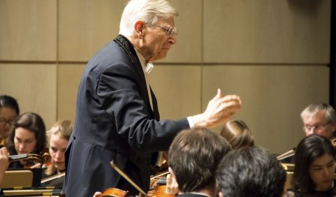 „Uralt“ aber unvermindert tätig: Herbert Blomstedt feiert am 11. Juli seinen 95. Geburtstag. Foto: Juan Martin Koch