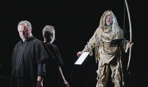 Bass Andreas Fischer, Tenor Martin Nagy und Countertenor Daniel Gloger in „Philoktet“ von Samir Odeh-Tamimi