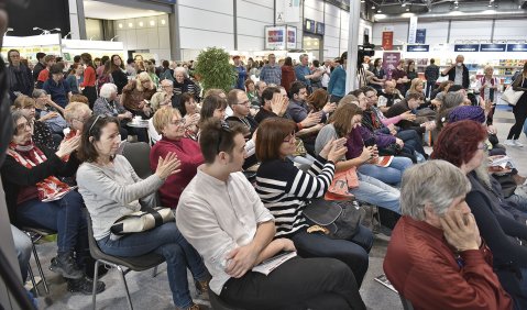 Im Rahmen von „Leipzig liest“ lädt das Musik-Café der Buchmesse wieder in die Halle 4 ein. Foto: Susanne van Loon