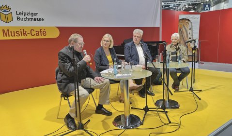 Von links: Moderator und nmz-Herausgeber Theo Geißler, MdB Christiane Schenderlein (CDU), Christian Höppner, der Generalsekretär des Deutschen Musikrates, Präsident des Deutschen Kulturrates und des Deutschen Tonkünstlerverbandes sowie Prof. Irmgard Merkt 