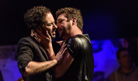 PLEASURE | Emanuel Jessel als Nathan und Robin Grunwald als Matthew. Foto: Lutz Edelhoff.