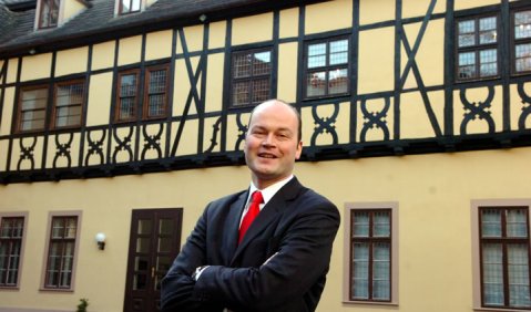 Philipp Adlung im Innenhof des Händelhauses in Halle. Foto: Händel-Haus