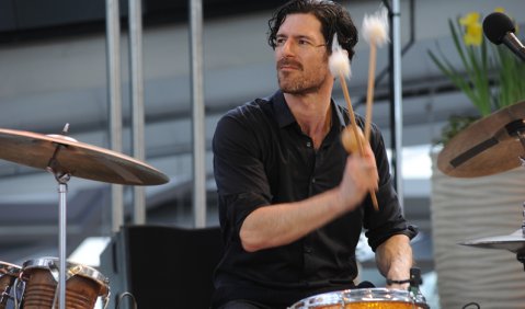 „Leading Drummer“: Alfred Vogel in der BMW Welt. Foto: Ssirus W. Pakzad