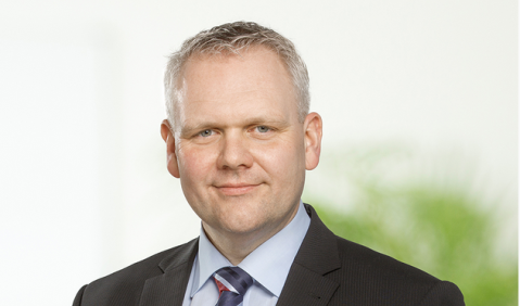 Kulturminister Thümler erhält Negativpreis «Fass ohne Boden». Foto: Niedersächsisches Ministerium für Wissenschaft und Kultur, brauers.com