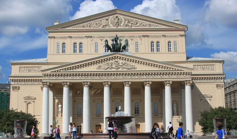 Bolschoi-Theater kippt Serebrennikow-Ballett. Foto: Alexey Vikhrov, wikimedia commons https://commons.wikimedia.org/wiki/File%3AMoscow_Bolshoi_Theatre_2011.JPG