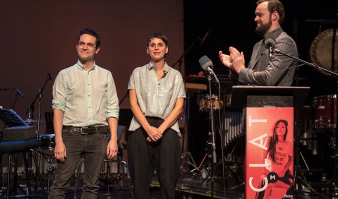 (v.li.): Preisübergabe Kompositionspreis der Stadt Stuttgart (v.li.): Andreas Eduardo Frank, Ashley Fure und Marc Gegenfurtner. Foto: Susanne van Loon