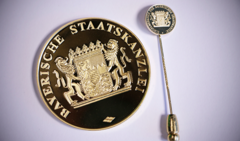 Medaille für besondere Verdienste um Bayern in einem Vereinten Europa. Foto: Homepage Bayerische Staatsregierung