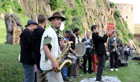Von Hütte zu Hütte mit dem Fischermanns Orchestra. Foto: Ralf Dombrowski