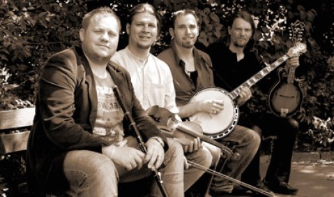 Die Dozenten (v.l.): Doherty, Schneider, Oelmann und Knaul. Foto: Folkmusikschule