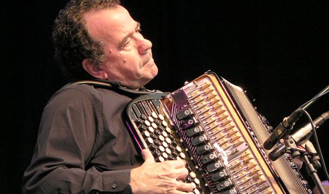 Schweigsamer Großmeister: Richard Galliano in Straubing. Foto: Juan Martin Koch