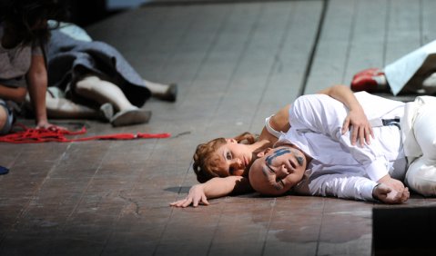 Elena Gorshunova (Ilia) und Wookyung Kim (Idomeneo) in Dresden. Foto: Matthias Creutziger