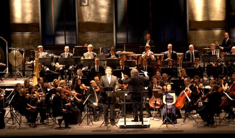 Thomas Hampson und das MCO unter Kent Nagano in der Jahrhunderthalle Foto: Michael Kneffel / Ruhrtriennale