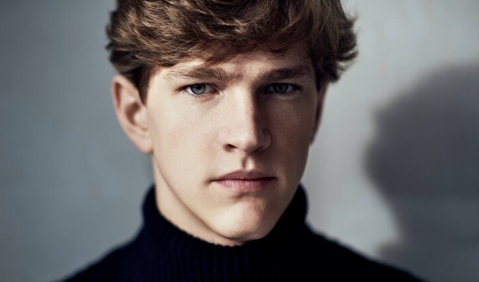 Der Pianist Jan Lisiecki eröffnet das Schleswig-Holstein Musik Festival 2021. Foto: Presse SHMF, Christoph Köstlin