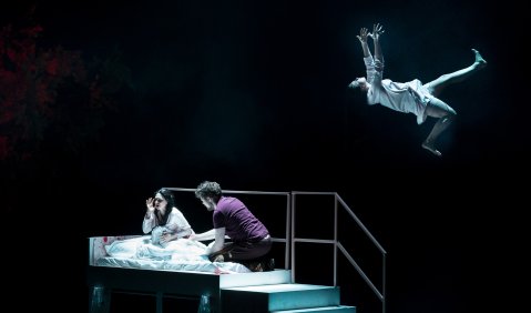 Lena Belkina (Johanna), Kristján Jóhannesson (Lionel), Helena Sturm (Double Johanna). Foto: © Werner Kmetitsch 