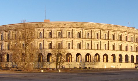 Als Opern-Ersatzspielstätte in Nürnberg geplant: die unvollendete Kongresshalle auf dem Reichsparteitagsgelände. Foto: Tobias Bär/Wikimedia Commons