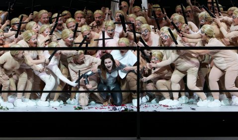 Theresa Kronthaler, Chor des Theater Bremen. Foto: Jörg Landsberg