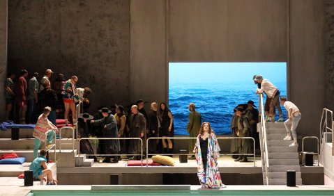 Ekaterina Semenchuk als Didon in Berlioz’ „Les Troyens“ an der Bayerischen Staatsoper. Foto: Wilfried Hösl