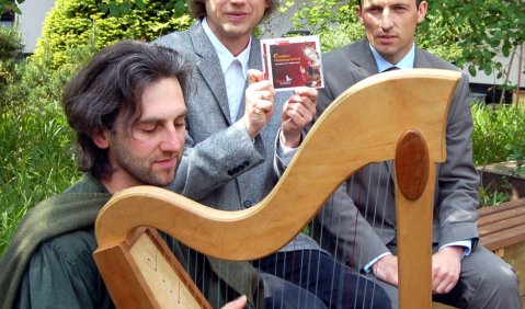 Minnesänger des Jahres 2008, Holger Schäfer, Lothar Jahn (Musikalischer Leiter des Europäischen Minnesang Festivals) und Projektleiter Ulf Hilger (Braunschweig Stadtmarketing). Foto: Stadt Braunschweig