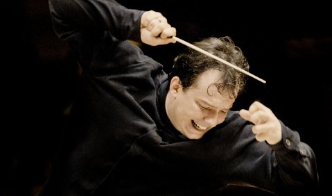 Junger Wilder: der lettische Dirigent Andris Nelsons. Foto: Marco Borggreve