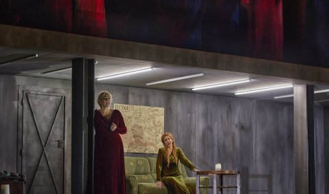 Yolanda Auyanet und Stepanka Pucalkova in Bellinis „Norma“ an der Semperoper. Foto: Ludwig Olah