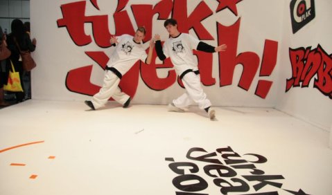 Der Türkiyeah!-Stand das Gesprächsthema auf der You Messe 2008, Europas größter Jugendmesse. Foto: Plak Music