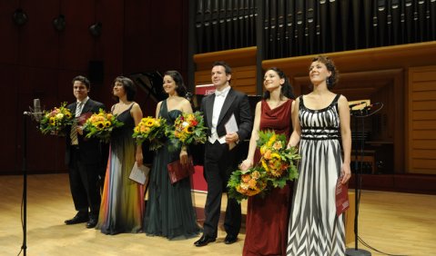 Die Preisträger 2010: v. l. n. r. Javier Alonso und Ainoa Padrón, Elif Şahin-Nesweda und Annelie Sophie Müller, Anna Alàs i Jové und Alexander Fleischer. Foto: Reiner Pfisterer (IHWA)