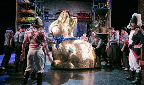 „Monty Python’s Spamalot“ am Theater Altenburg-Gera. Foto: Ronny Ristok