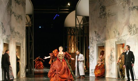 Micaela Carosi in der Titelpartie von Cileas „Adriana Lecouvreur“ in Frankfurt. Foto: Wolfgang Runkel