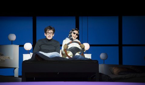 Anna Toll: Dominic Betz (Arthur) und Nina Tarandek (Ilona). Foto: Monika Rittershaus