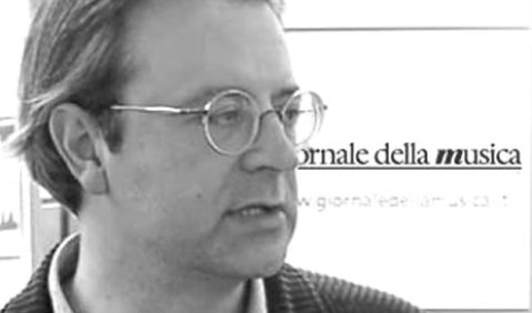 Daniele Martino, stellvertretender Chefredakteur beim „giornale della musica“, veröffentlichte die Gedichte Minimale (in „Nuovi poeti italiani 4“, Turin, Einaudi 1995) und den Essay „Catastrofi sentimentali. Puccini e la sindrome pucciniana“ („Katastrophe