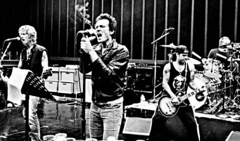 Guns hin, Revolver her: Sänger Scott Weiland und Kollegen. Foto: BMG/RCA