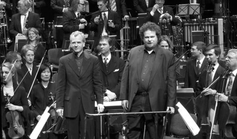 Beim Schlussapplaus: Peter Hirsch (li.) und Jens Joneleit. Foto: Juan M. Koch