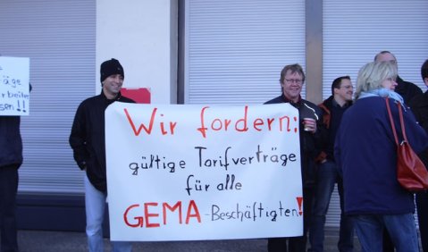 Warnstreik der GEMA-Mitarbeiter in Berlin. Der GEMA-Vorstand will die Belegschaft zukünftig in „Gutleister“ und „Schlechtleister“ unterteilen. 